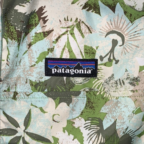 Gently Loved Patagonia Women's Floral Green Jacket —Windbreaker - Picture 2 of 11